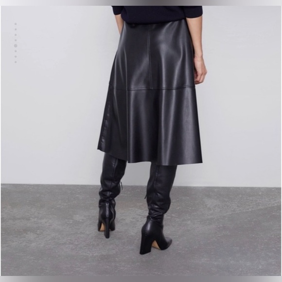 ZARA BLACK FAUX LEATHER MIDI SKIRT WITH BELT π€ - Picture 3 of 6